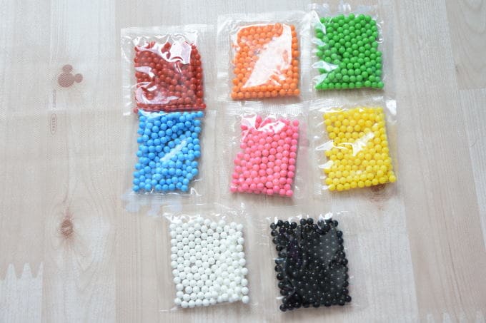 少しづつ買い足せて、コスパも良い８色ビーズセット