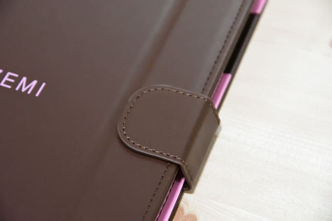 スマイルゼミのタブレットは高級感がある